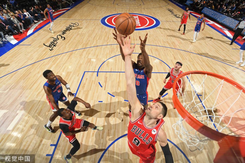 阴影中走出 阴影中走出