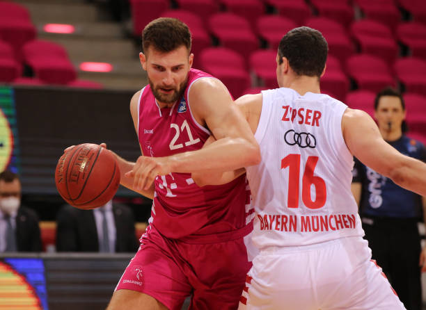 利时踢了一 利时踢了一