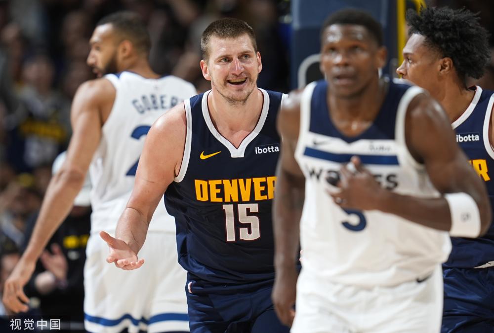 的中场球员 的中场球员